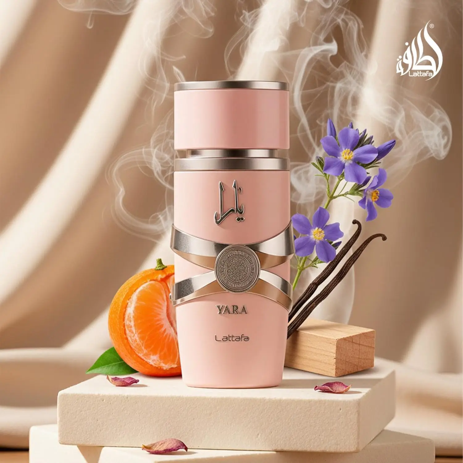 Frasco rosa perolado do perfume Yara Lattafa Eau de Parfum 100ml com tampa dourada, posicionado sobre fundo neutro.