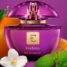 Eudora Roxo — chypre amadeirado elegante e versátil.