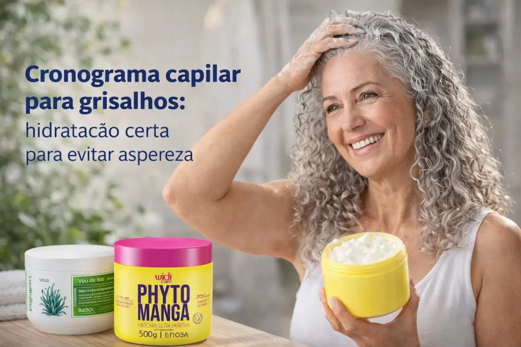 Mulher aplicando máscara de hidratação no cronograma capilar para grisalhos